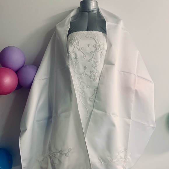 Wedding Gown - Picture 2 of 6